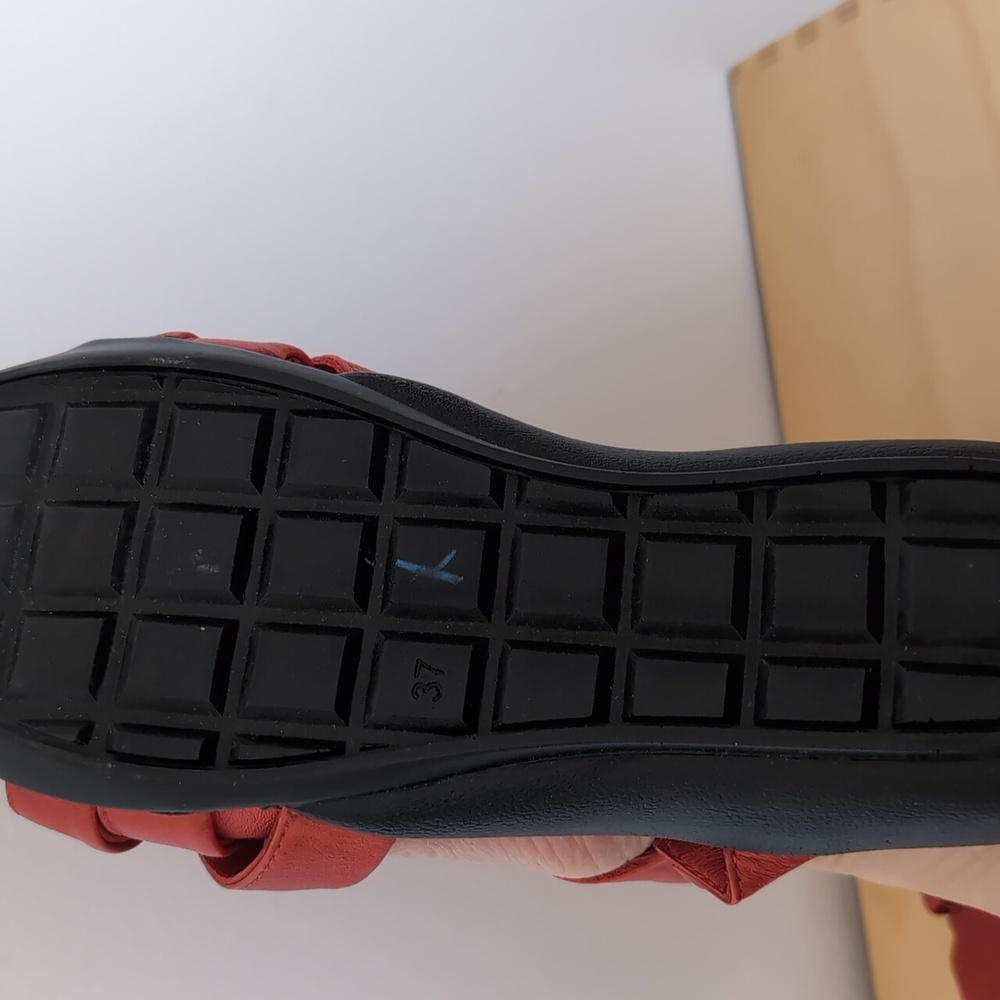 2/$50๐RED LEATHER SANDALS - Picture 8 of 13